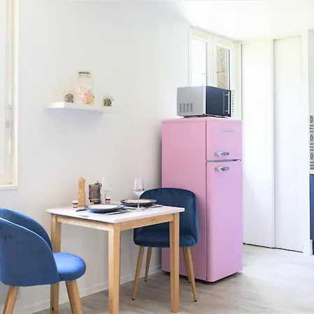 아파트 Le Glamour *studio *parking Prive* *wifi*calme* 루르드